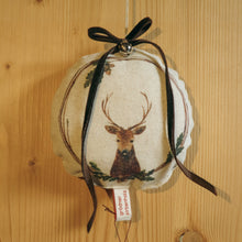 Lade das Bild in den Galerie-Viewer, Dascia
