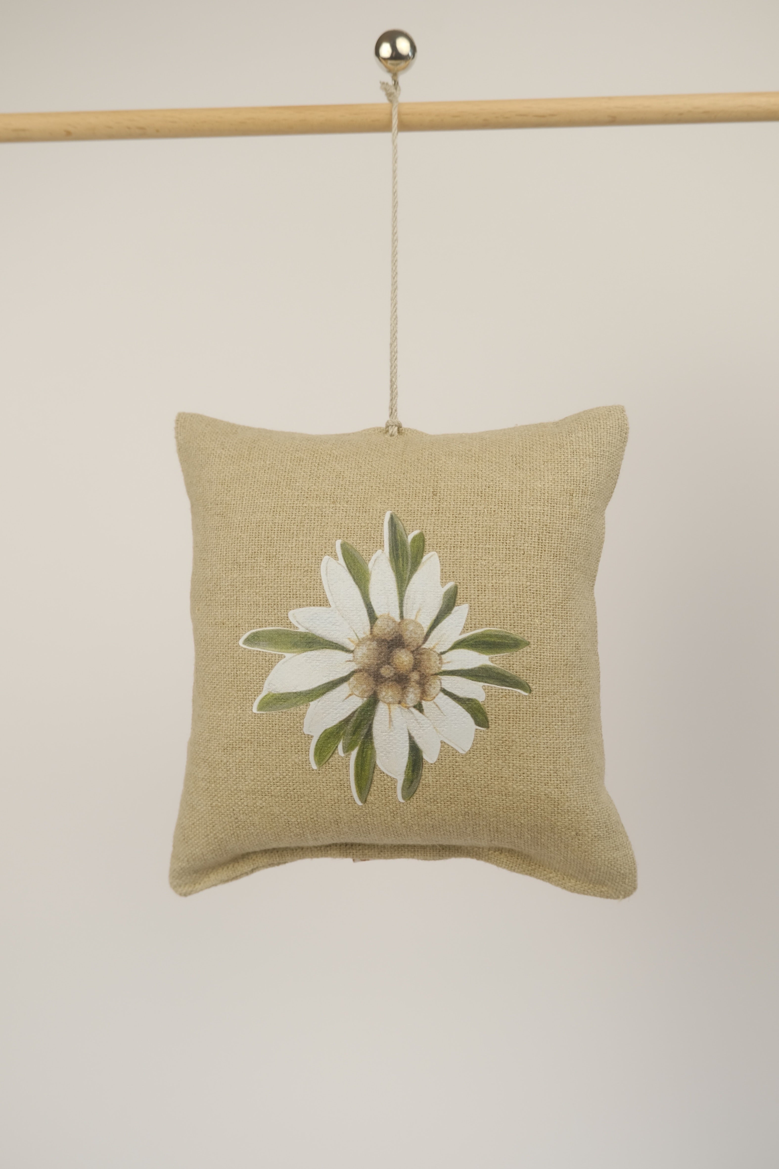 Cuscinetto con stampa alpina imbottito di trucioli di legno di cirmolo