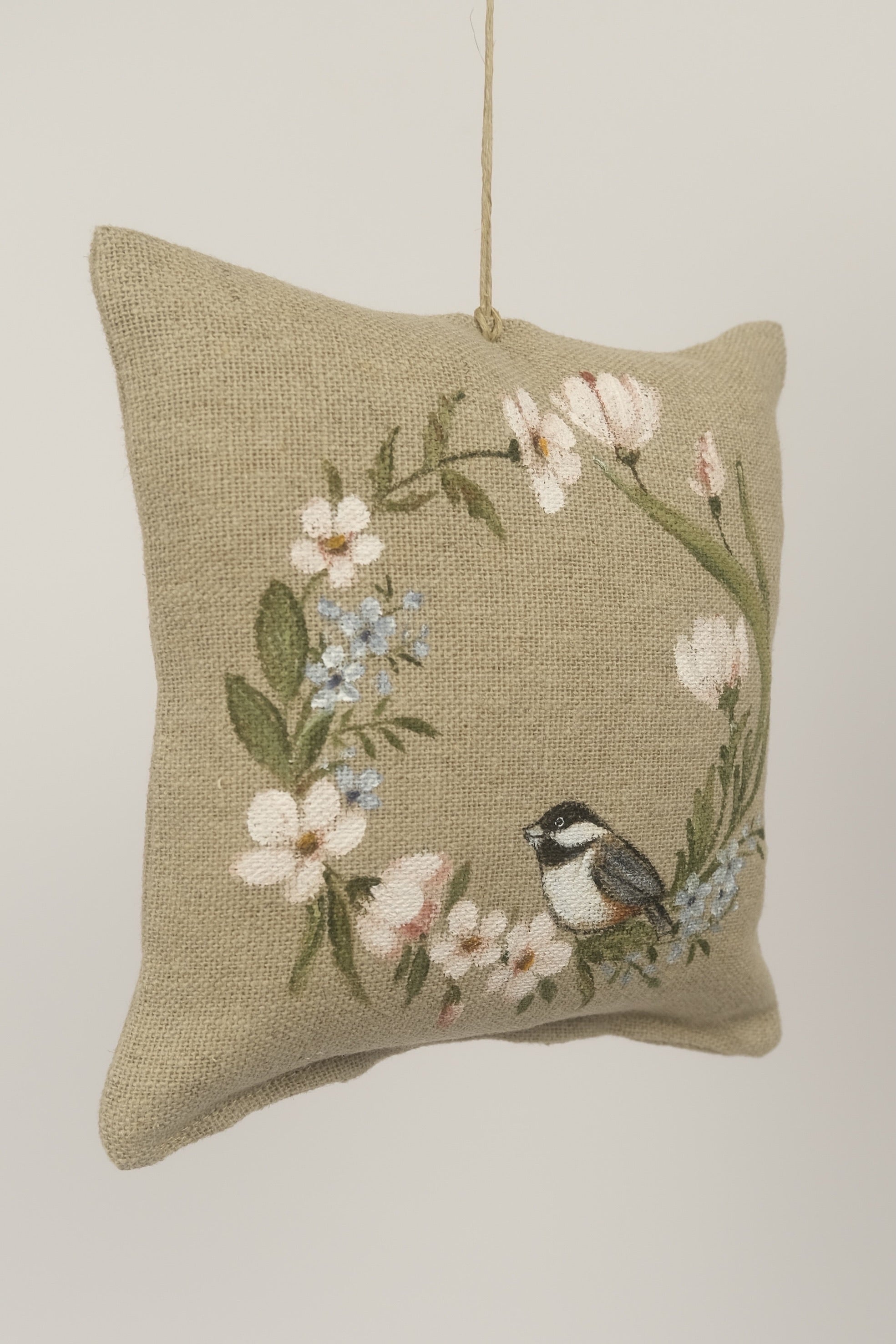 Desiderio - cuscino con trucioli di cirmolo dipinto a mano