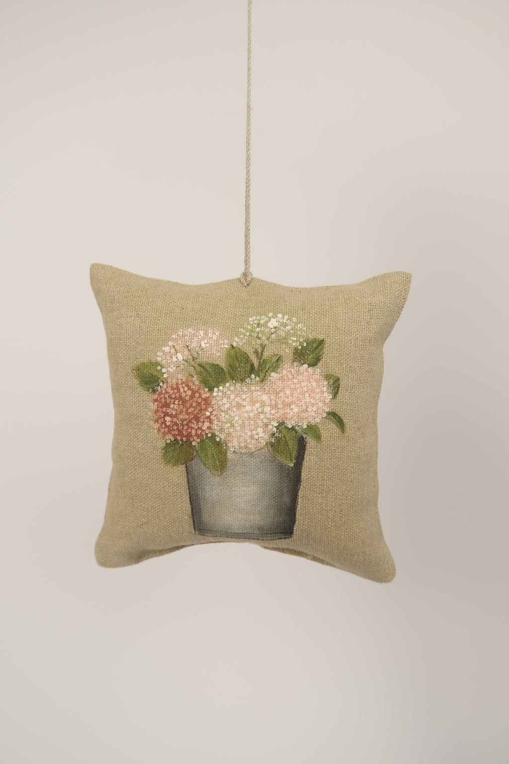 Ortensia - cuscino con trucioli di cirmolo dipinto a mano