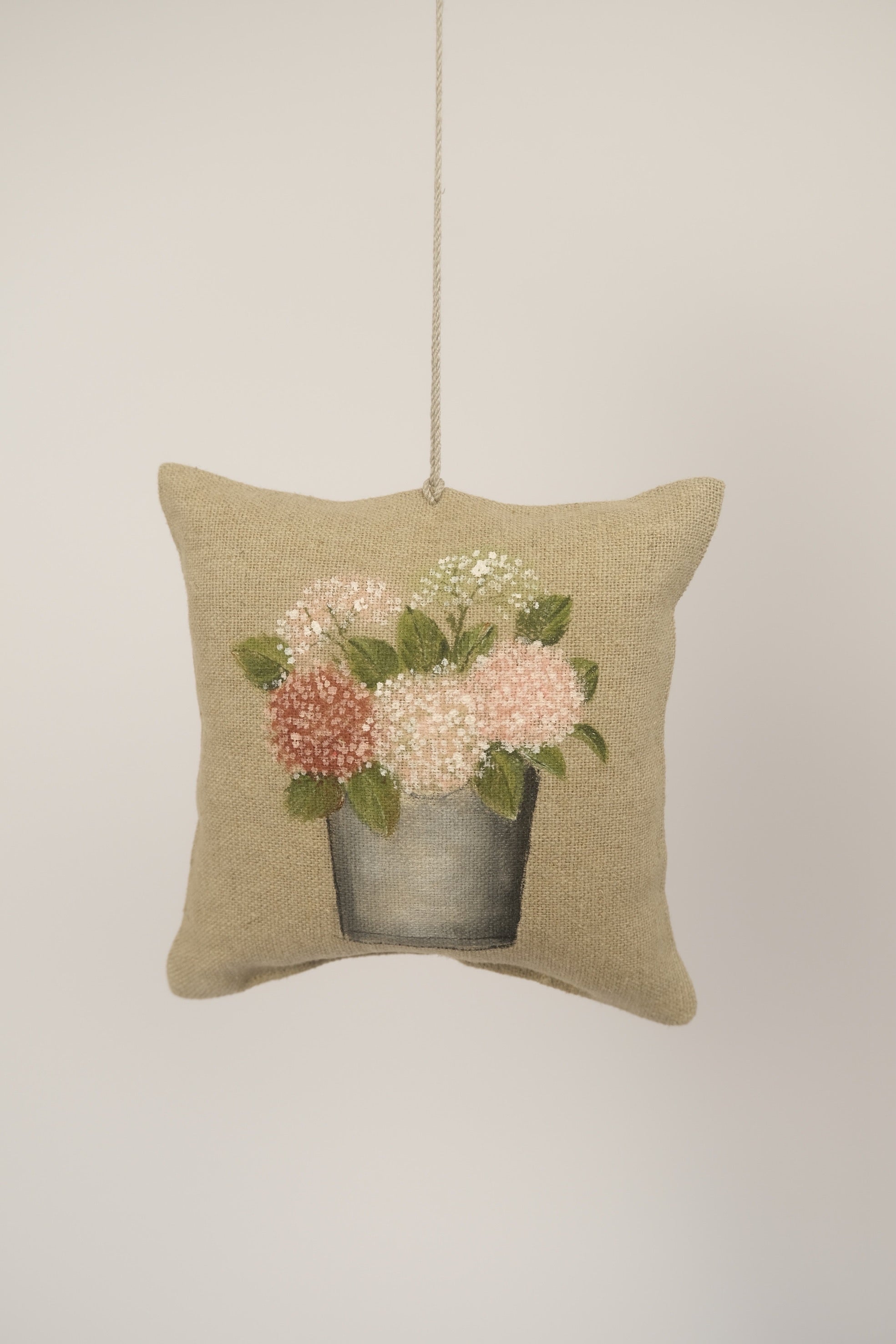 Ortensia - cuscino con trucioli di cirmolo dipinto a mano