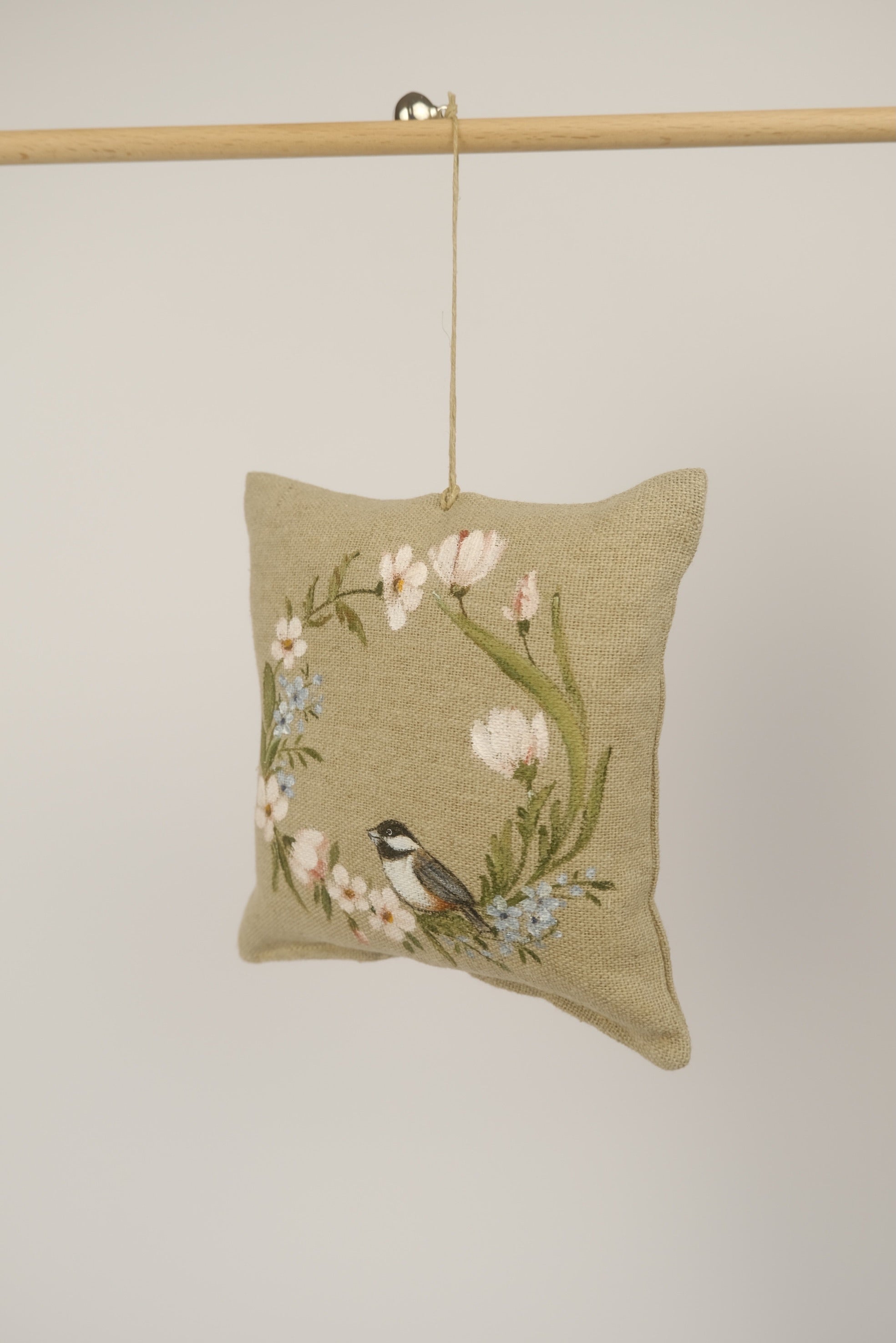 Desiderio - cuscino con trucioli di cirmolo dipinto a mano