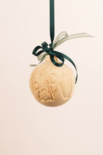 Carica l&#39;immagine nel visualizzatore di Gallery, Sfera in legno naturale sacra famiglia

