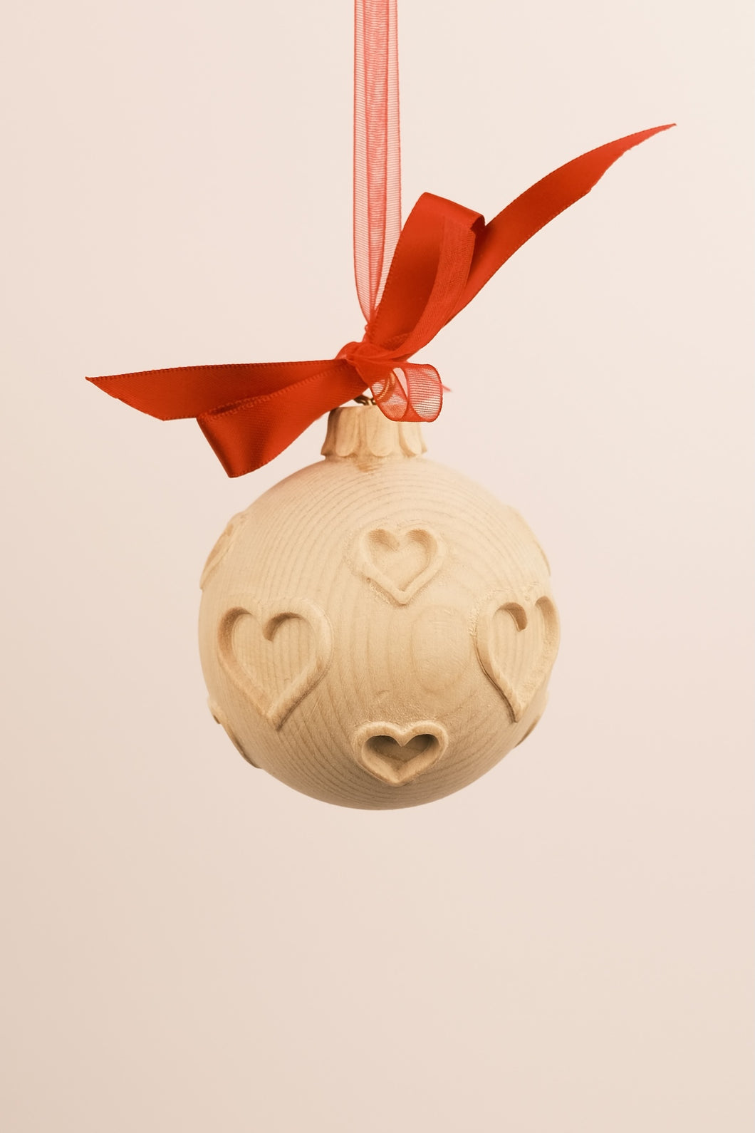 Sfera in legno naturale cuori