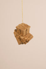 Carica l&#39;immagine nel visualizzatore di Gallery, Pacchettini - addobbo in legno di cirmolo
