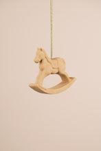 Carica l&#39;immagine nel visualizzatore di Gallery, Cavallino a dondolo - addobbo naturale in legno di cirmolo
