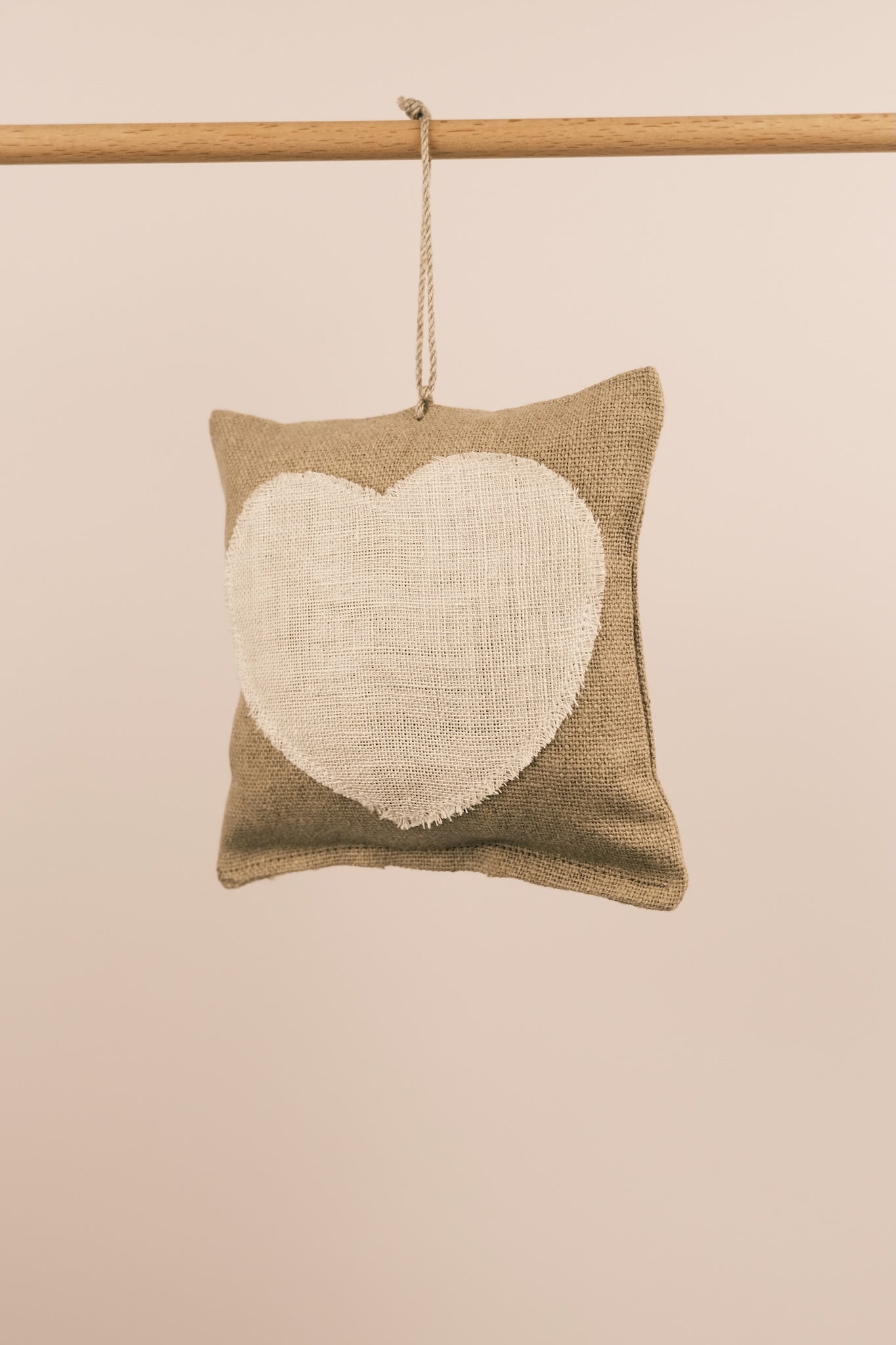 Tasca del mio cuore - cuscinetto con trucioli di legno di cirmolo