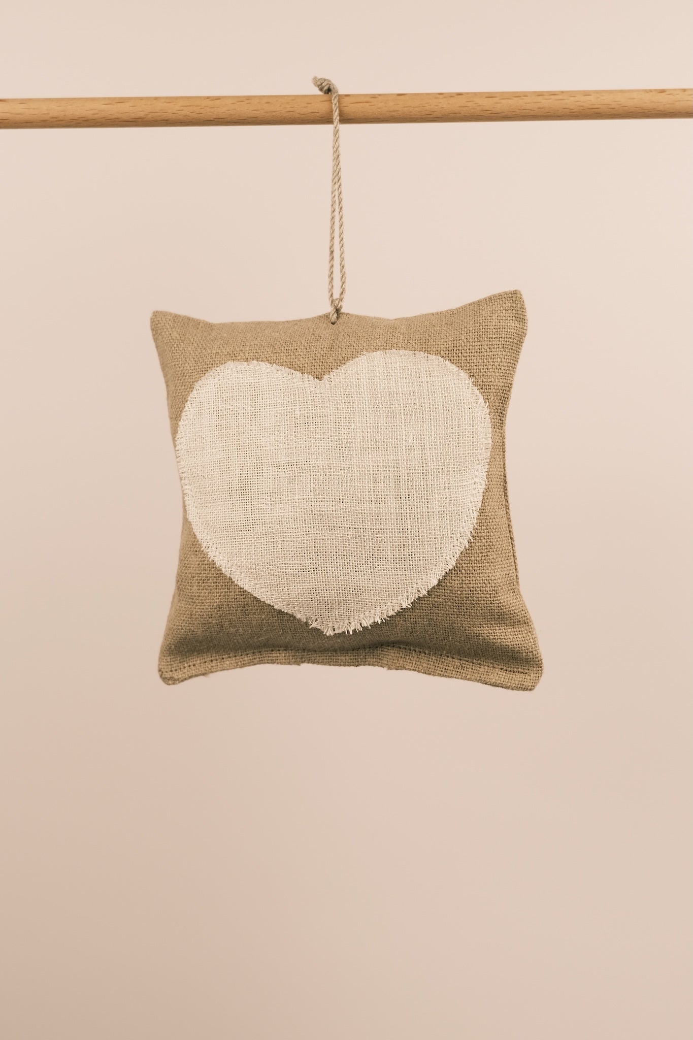 Tasca del mio cuore - cuscinetto con trucioli di legno di cirmolo