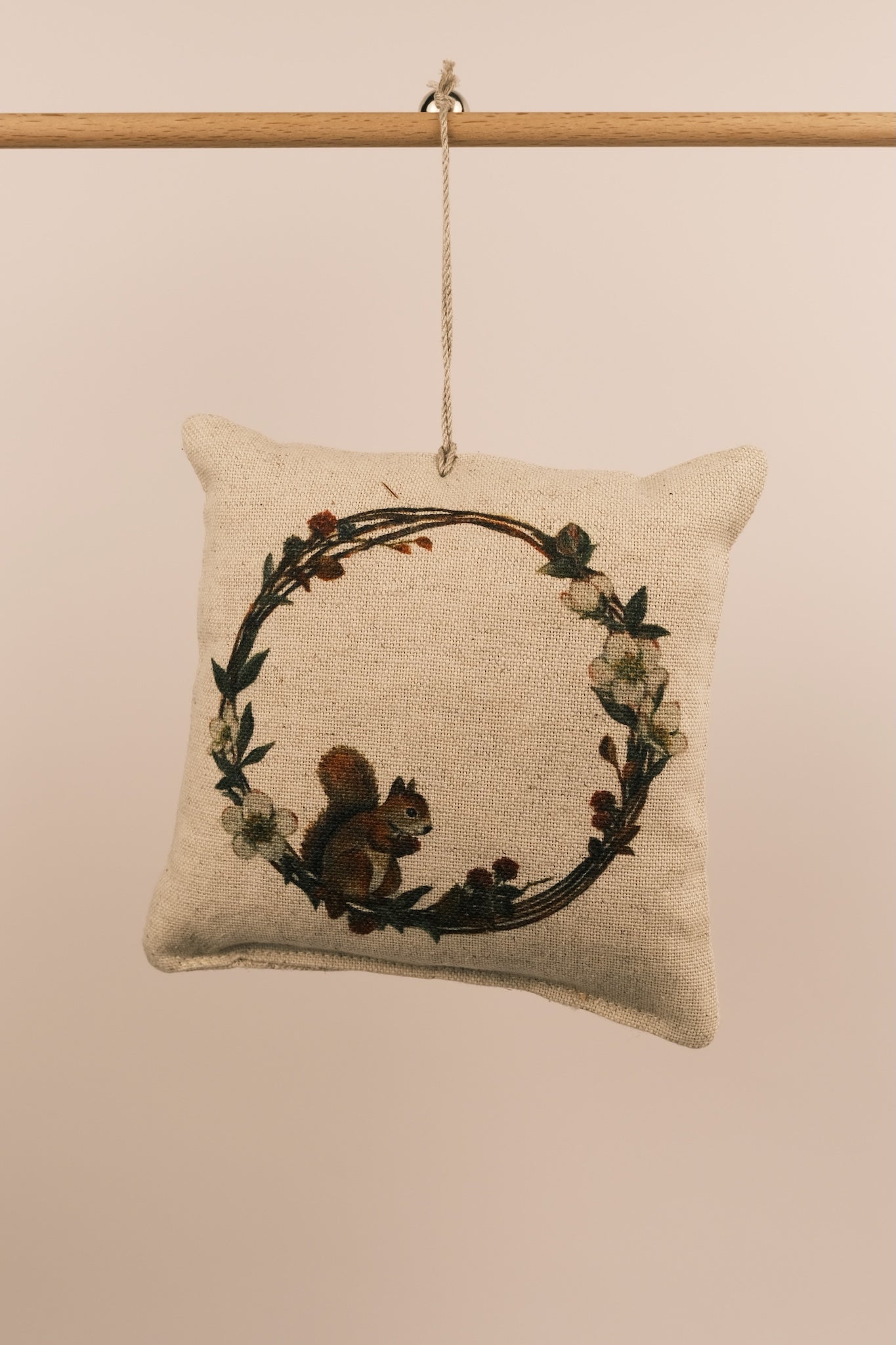 Eichhörnchen - cuscinetto imbottito di trucioli di legno di cirmolo