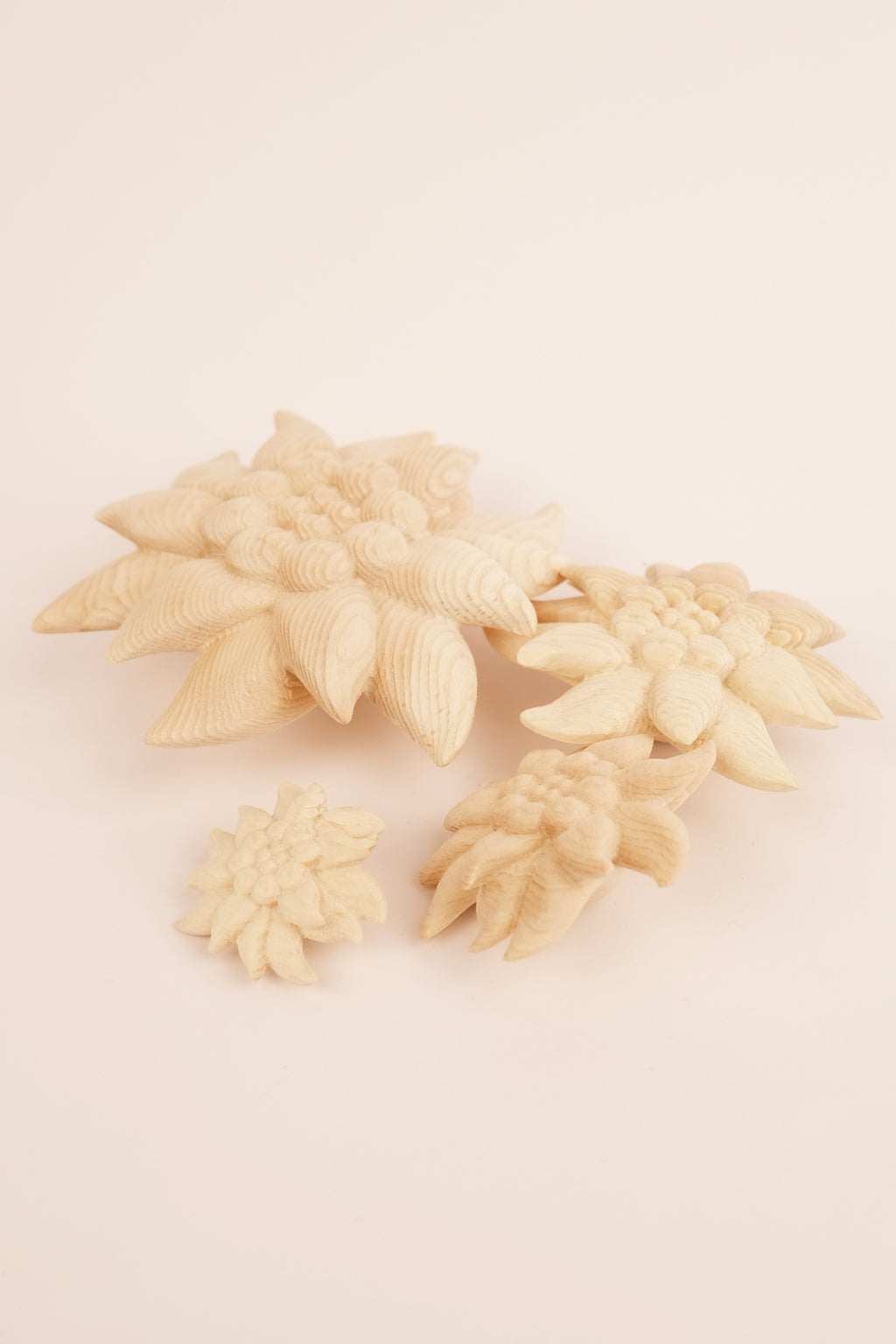 Edelweiss - Stella alpina in legno di cirmolo