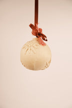 Sfera in legno con stelle alpine