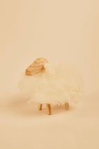 Pecorella in legno di pino con pelliccia di agnello