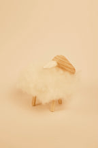 Pecorella in legno di pino con pelliccia di agnello