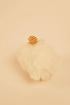 Pecorella in legno di pino con pelliccia di agnello