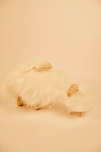 Pecorella in legno di pino con pelliccia di agnello