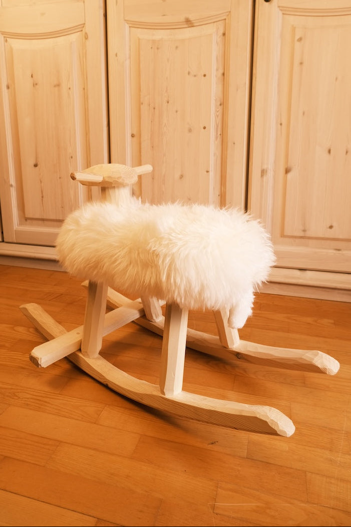 Pecorella a dondolo in legno di pino