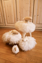 Pecorella in legno di pino con pelliccia di agnello