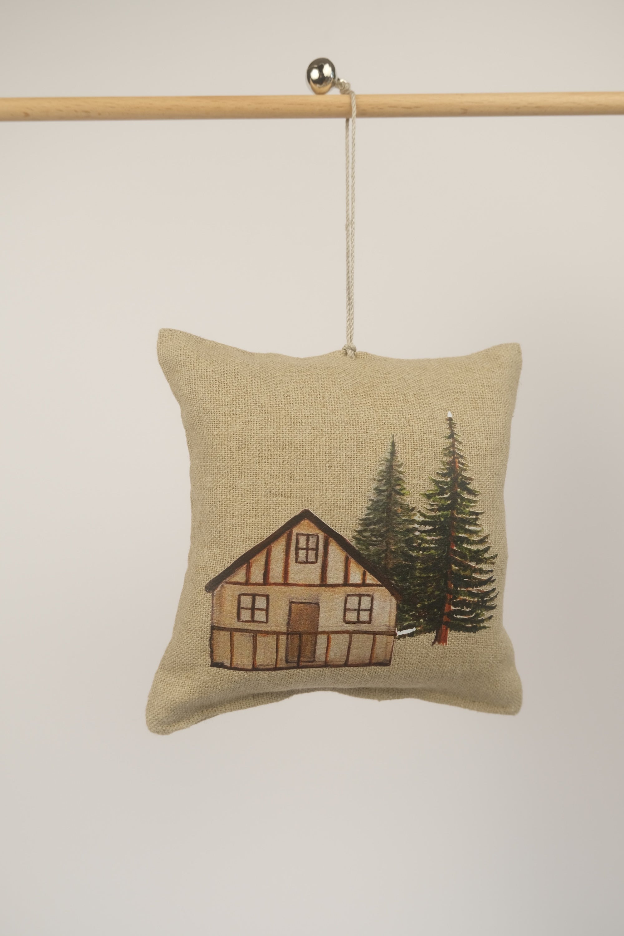 Cuscinetto con stampa alpina imbottito di trucioli di legno di cirmolo