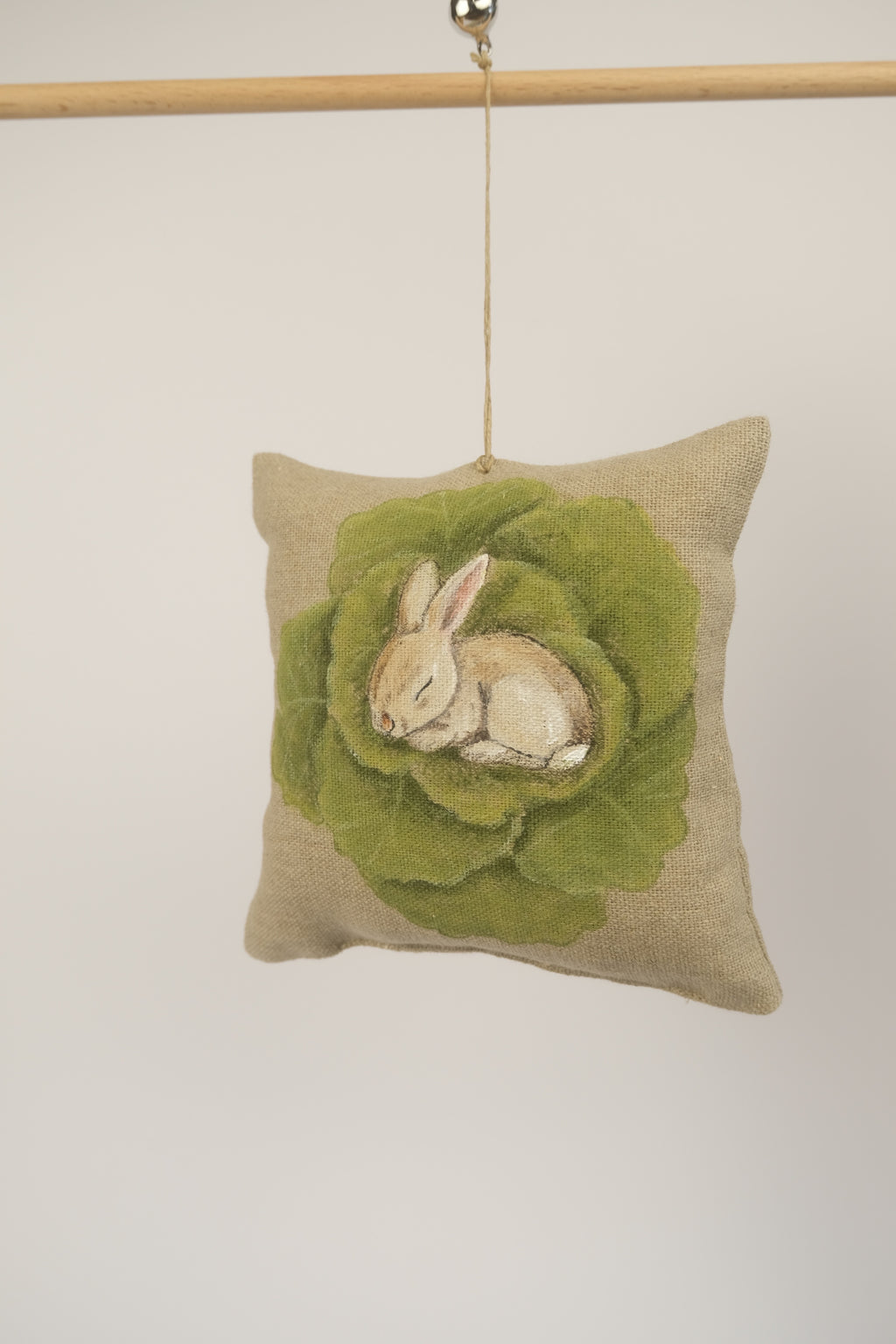 Lattughino - cuscino con trucioli di cirmolo dipinto a mano