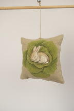 Lattughino - cuscino con trucioli di cirmolo dipinto a mano