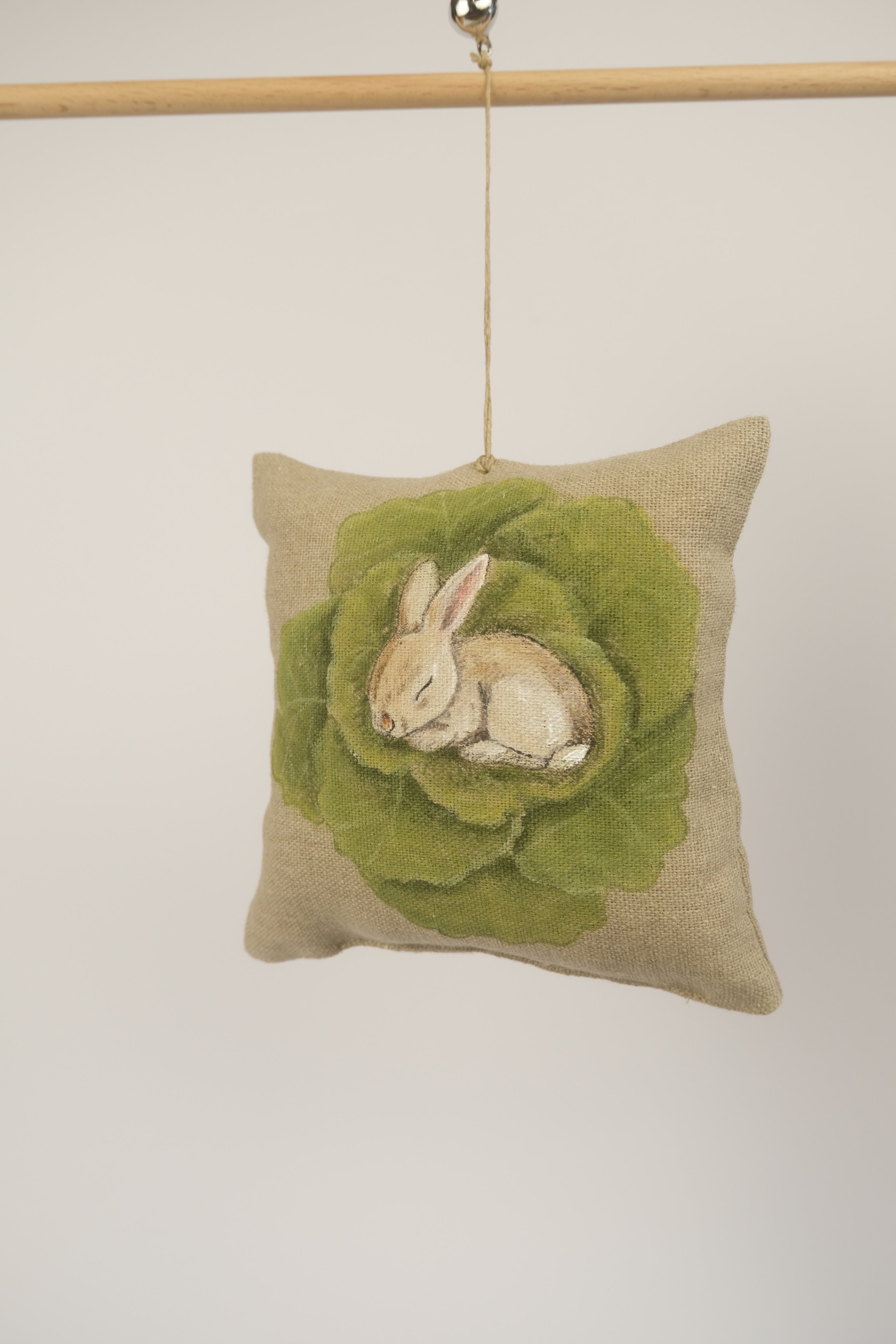 Lattughino - cuscino con trucioli di cirmolo dipinto a mano