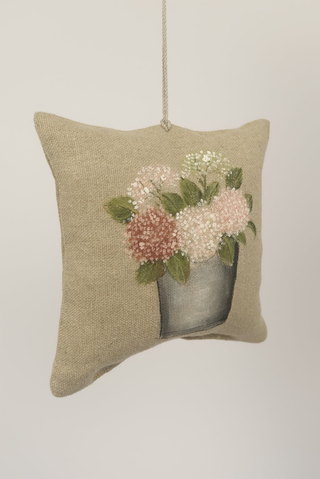 Ortensia - cuscino con trucioli di cirmolo dipinto a mano