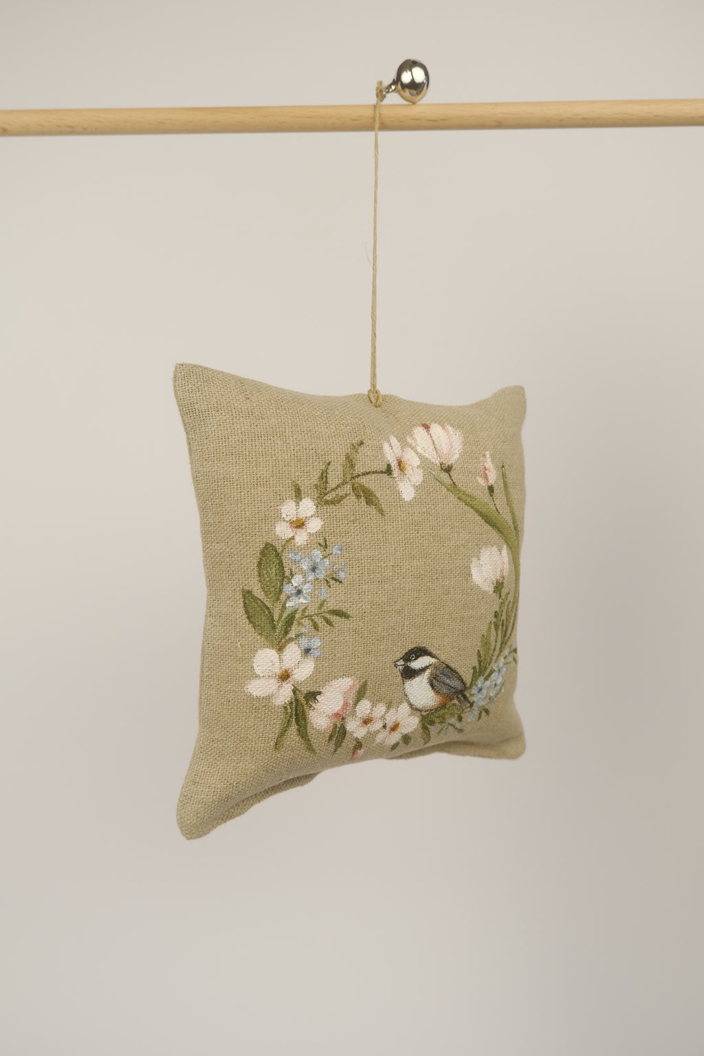 Desiderio - cuscino con trucioli di cirmolo dipinto a mano