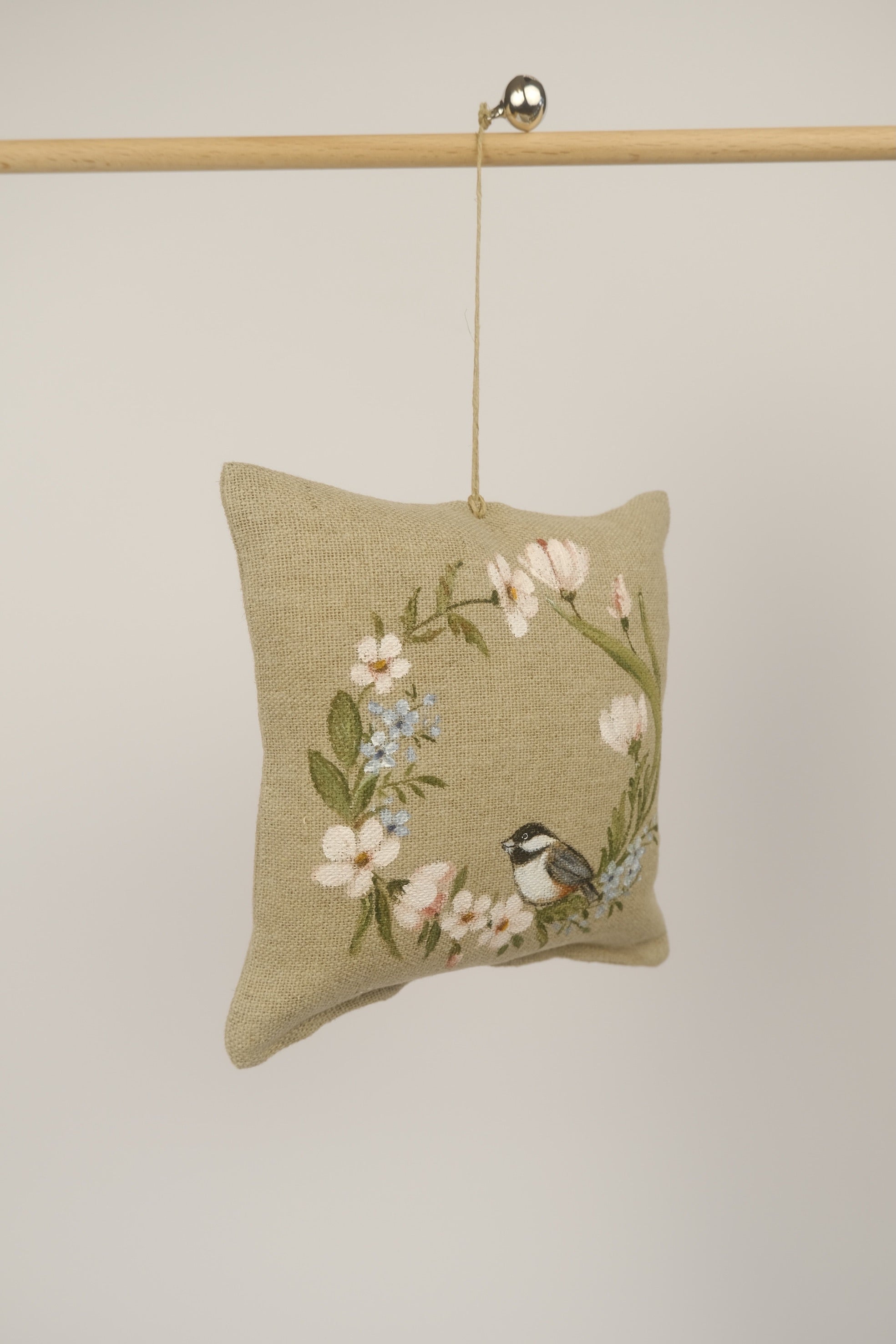 Desiderio - cuscino con trucioli di cirmolo dipinto a mano