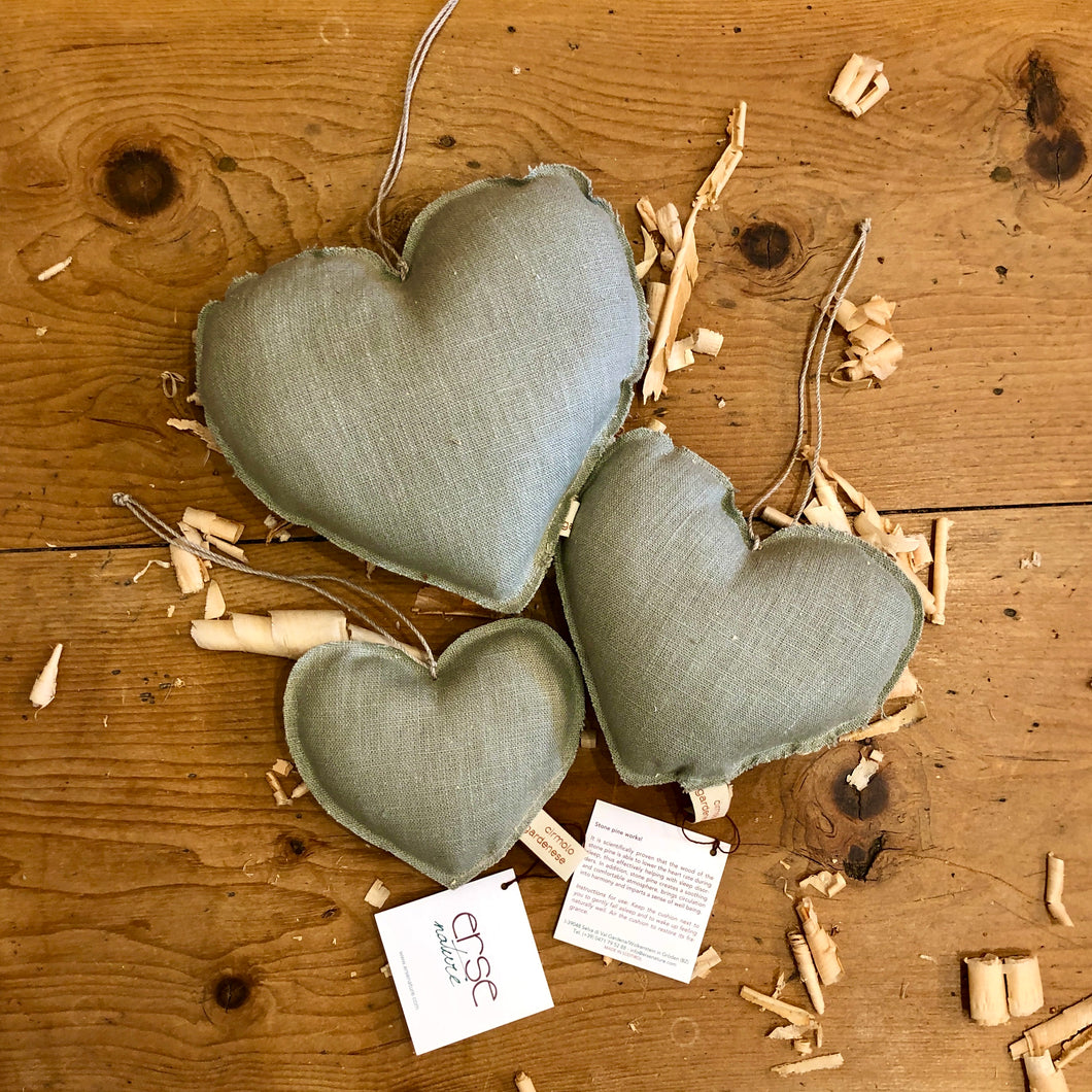 Cuore in lino grezzo verde salvia