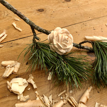 Carica l&#39;immagine nel visualizzatore di Gallery, Rosa in legno di cirmolo
