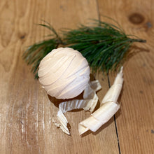 Carica l&#39;immagine nel visualizzatore di Gallery, Sfera intagliata
