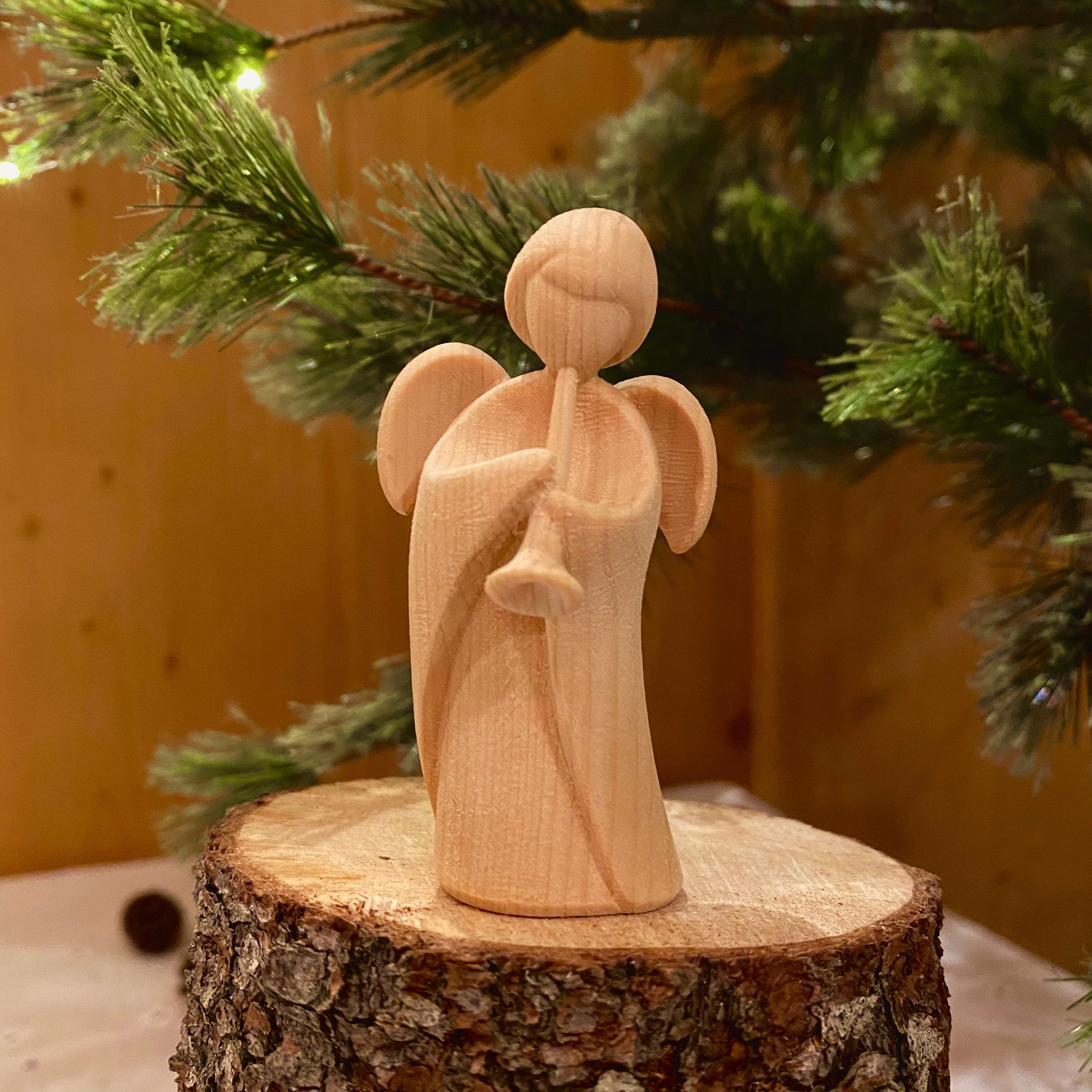 Kleiner Engel mit Musikinstrument