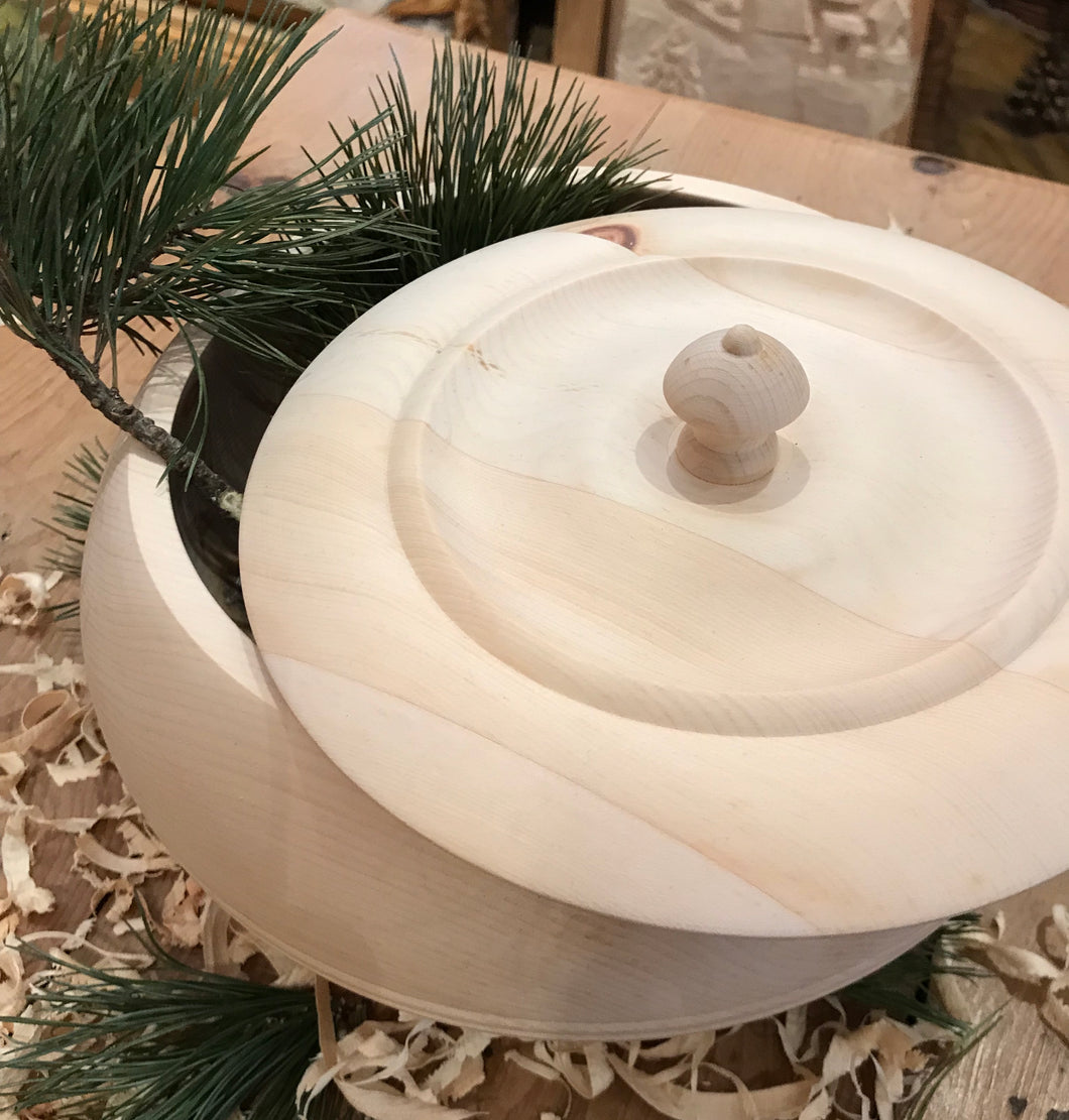 Brotkasten aus Zirbenholz mit großem Deckel